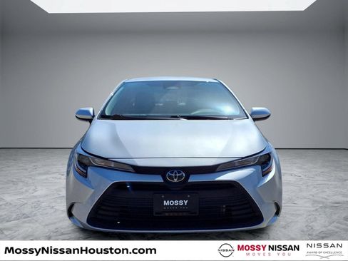 Used 2026 Toyota Corolla LE FWD image 3