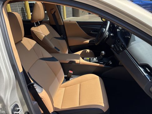 Used 2025 Lexus ES 350 w/ Premium Package FWD image 32