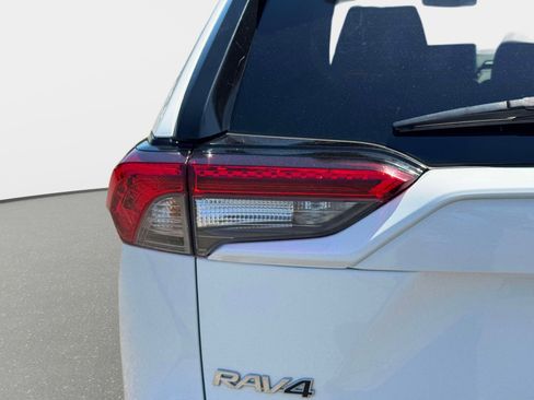 Certified 2021 Toyota RAV4 XLE w/ Convenience Package AWD/4WD image 9