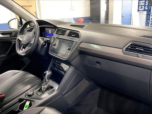 Used 2023 Volkswagen Tiguan SE AWD/4WD image 14