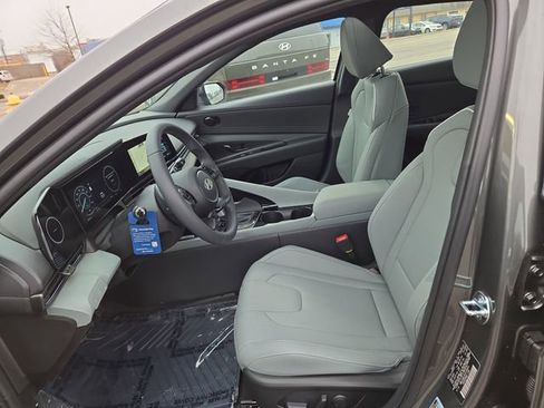 New 2026 Hyundai Elantra Limited FWD image 25