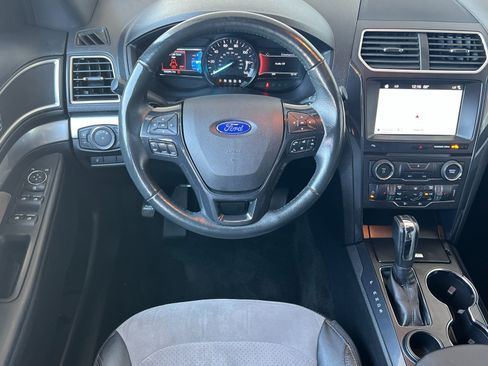 Used 2017 Ford Explorer XLT w/ Equipment Group 202A FWD image 14