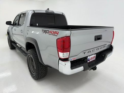 Used 2017 Toyota Tacoma TRD Off-Road w/ Tow Package (A/T) image 38