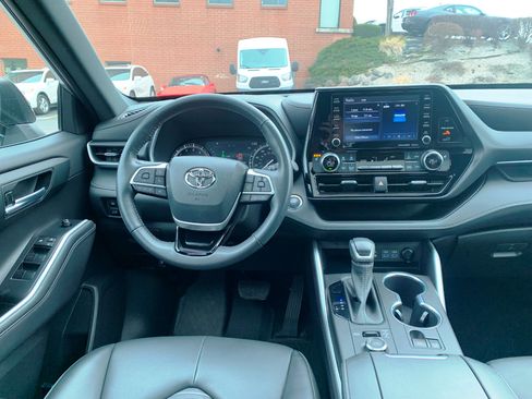 Used 2022 Toyota Highlander XSE image 5