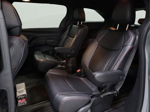 Certified 2025 Toyota Sienna XSE image 7