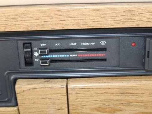 Used 1991 Jeep Grand Wagoneer image 22