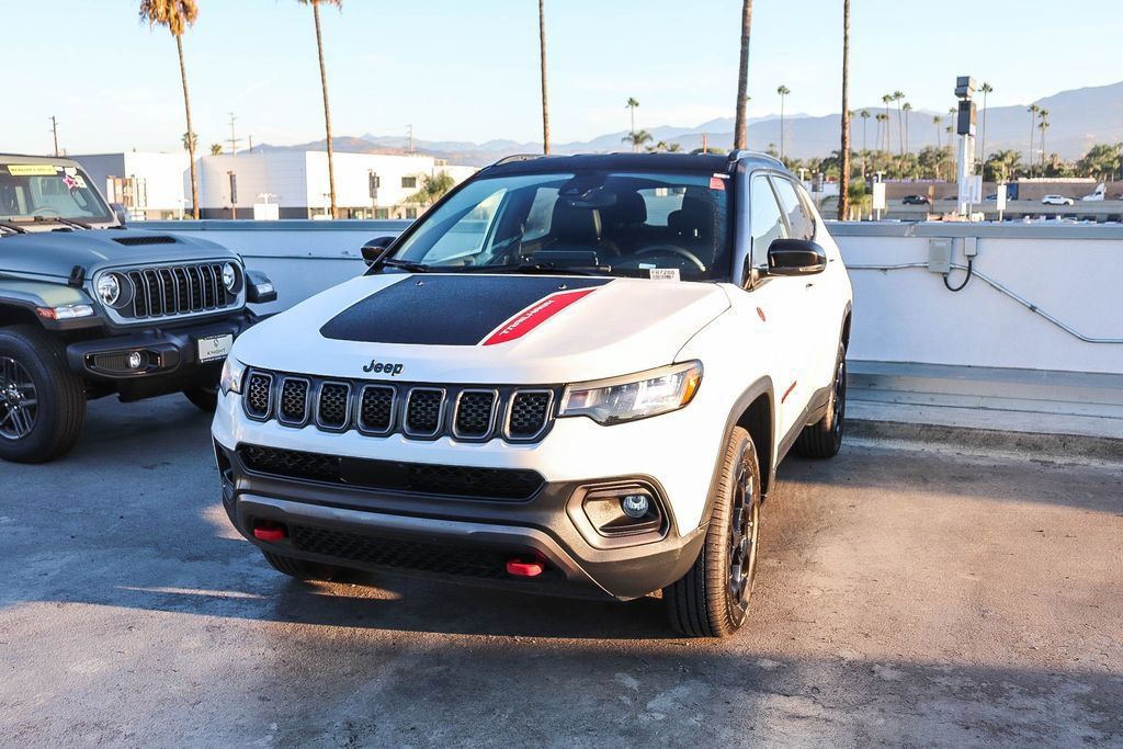 Used 2024 Jeep Compass Trailhawk AWD/4WD image 4