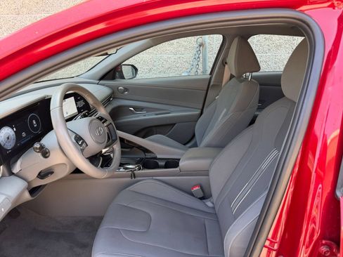 Used 2025 Hyundai Elantra SEL FWD image 27