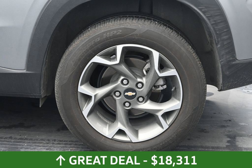 Used 2025 Chevrolet Trax LT FWD image 15