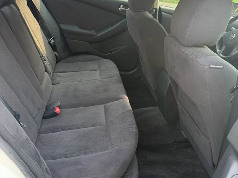 Used 2010 Nissan Altima 2.5 S FWD image 10