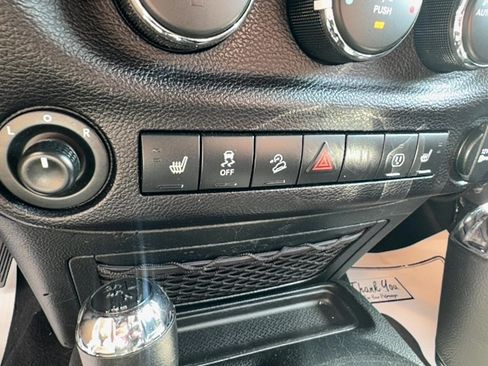 Used 2017 Jeep Wrangler Unlimited Sahara AWD/4WD image 23