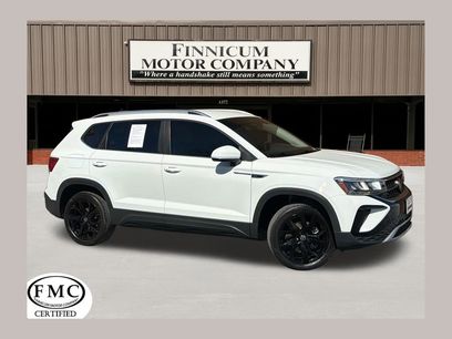 Used 2024 Volkswagen Taos SE w/ Black Wheel Package