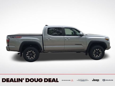Used 2023 Toyota Tacoma TRD Off-Road w/ Technology Package AWD/4WD image 7