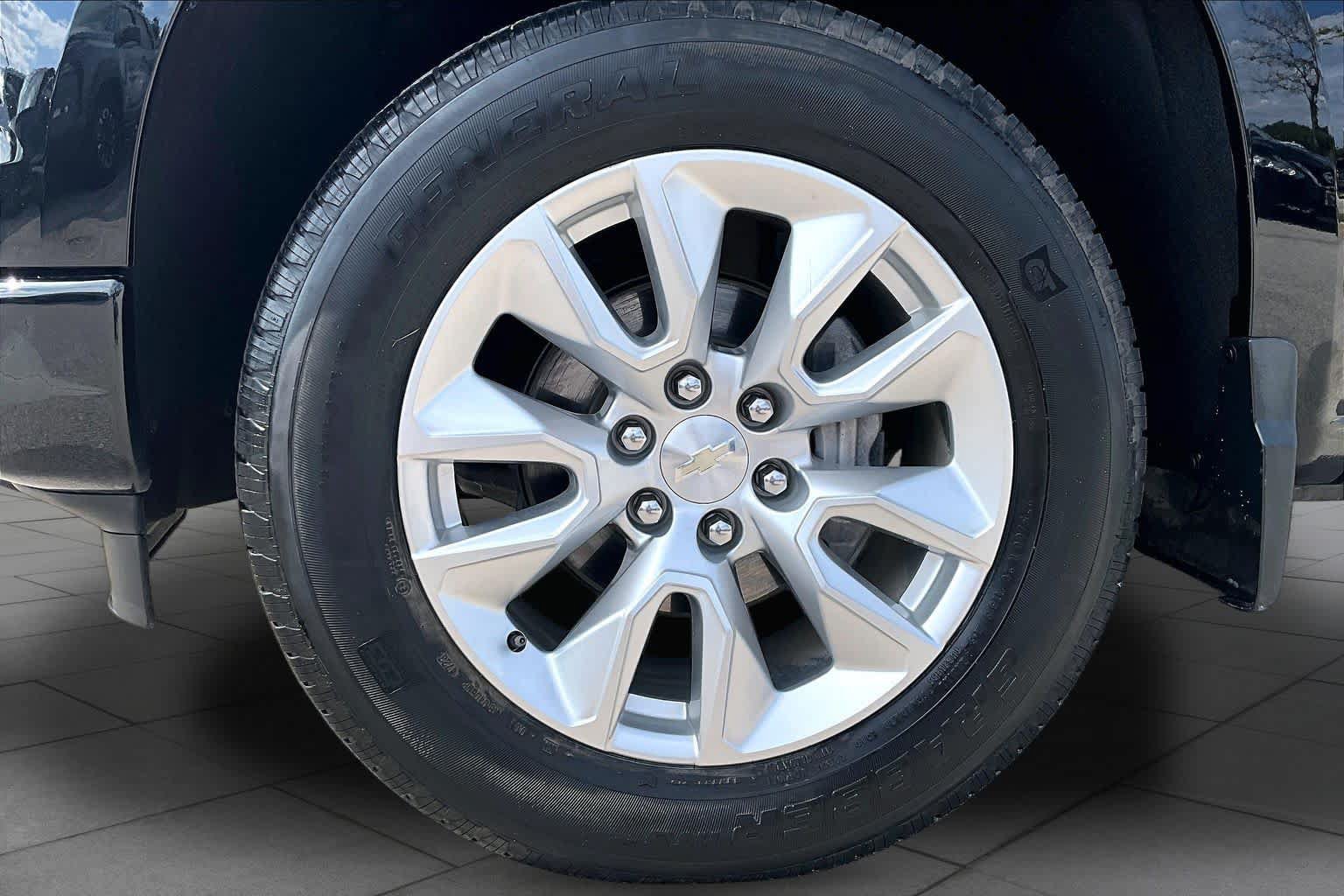 Used 2024 Chevrolet Silverado 1500 Custom RWD image 11