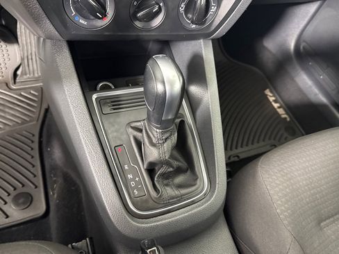 Used 2016 Volkswagen Jetta S image 17