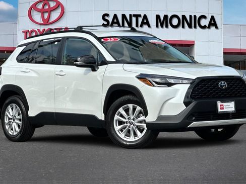 Certified 2025 Toyota Corolla Cross LE FWD image 2