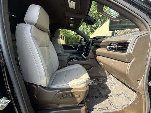 Used 2025 GMC Yukon Elevation AWD/4WD image 29