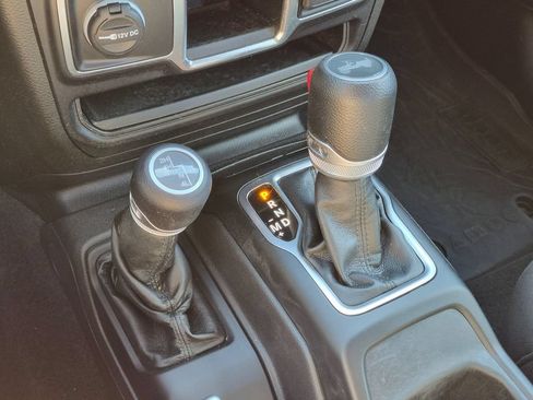 Used 2022 Jeep Wrangler Unlimited Sport AWD/4WD image 16