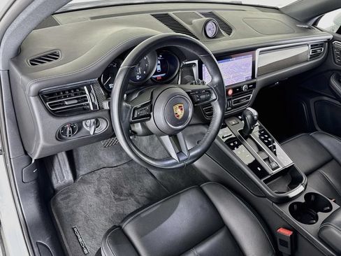 Certified 2024 Porsche Macan AWD/4WD image 4