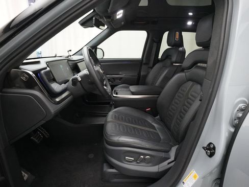 Used 2022 Rivian R1T Adventure image 18