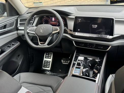New 2026 Volkswagen Atlas Peak Edition image 11