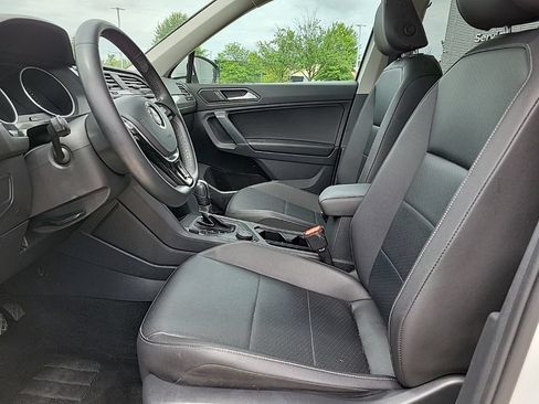 Used 2020 Volkswagen Tiguan SE w/ Panoramic Sunroof Package AWD/4WD image 11