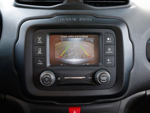 Used 2016 Jeep Renegade Latitude image 30