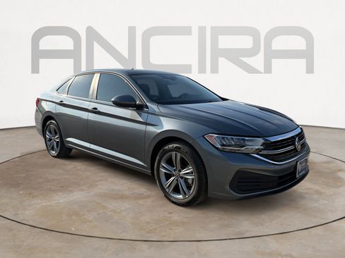 Certified 2023 Volkswagen Jetta SE w/ Panoramic Sunroof Package FWD image 4