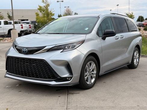 Used 2023 Toyota Sienna XSE w/ XSE Plus Package AWD/4WD image 3