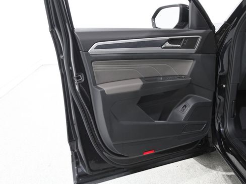 Used 2023 Volkswagen Atlas Cross Sport SEL image 4