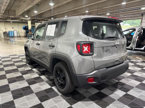 Used 2020 Jeep Renegade Sport w/ UConnect 7.0 Group FWD image 2