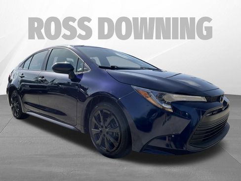 Used 2025 Toyota Corolla LE FWD image 3