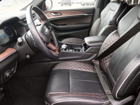 Used 2025 Jeep Grand Cherokee Summit image 14