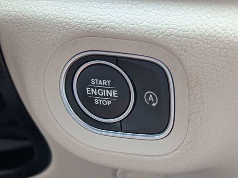 Used 2021 Mercedes-Benz GLS 450 4MATIC image 32