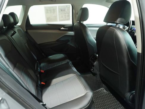 Used 2023 Volkswagen Taos SE FWD image 13