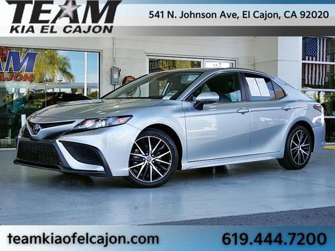 Used 2023 Toyota Camry SE image 2
