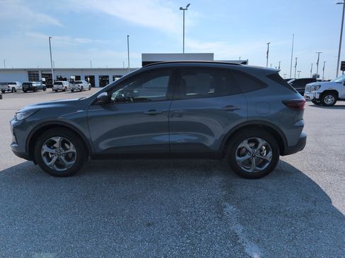 Used 2025 Ford Escape ST-Line w/ Tech Pack #1 FWD image 4