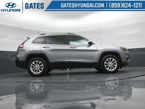 Used 2019 Jeep Cherokee Latitude w/ Popular Appearance Group image 37