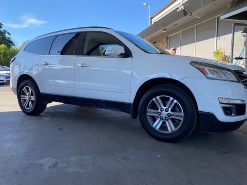 Used 2017 Chevrolet Traverse LT FWD image 5