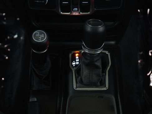 Used 2021 Jeep Gladiator Willys image 18