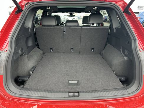 Certified 2024 Volkswagen Tiguan SEL R-Line image 27