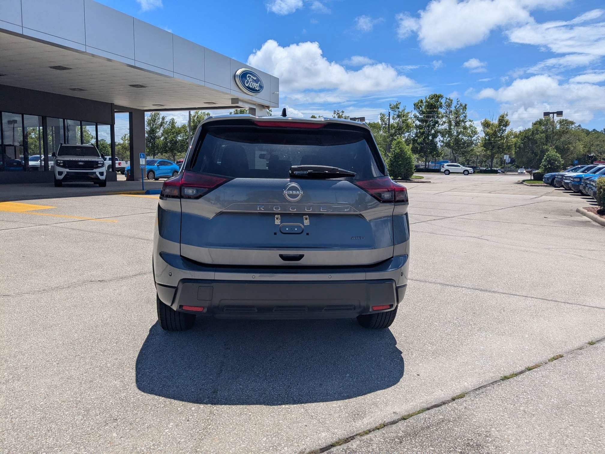 Used 2024 Nissan Rogue S AWD/4WD image 5