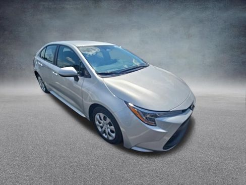 Used 2025 Toyota Corolla LE FWD image 10