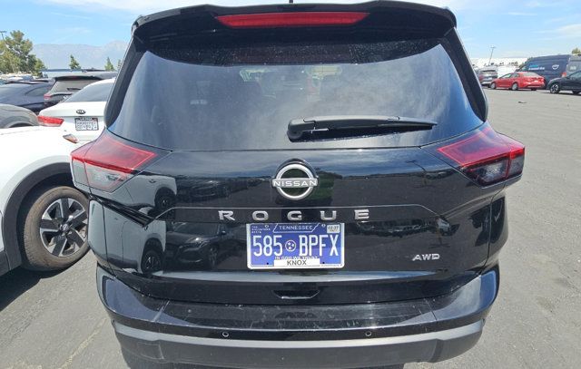 Used 2025 Nissan Rogue SV AWD/4WD image 4