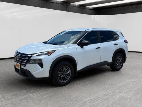Used 2025 Nissan Rogue S FWD image 1