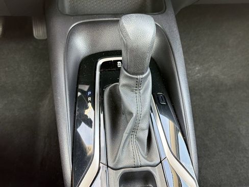 Used 2022 Toyota Corolla LE FWD image 19