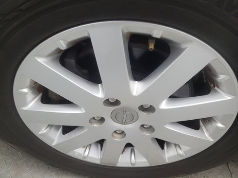 Used 2016 Chrysler Town & Country LX FWD image 31