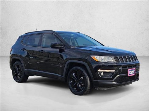 Used 2019 Jeep Compass Latitude FWD image 3