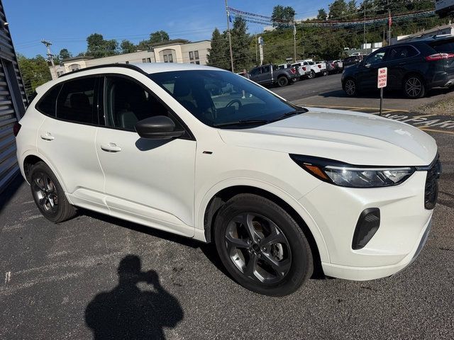 Used 2023 Ford Escape ST-Line w/ Tech Pack #1 AWD/4WD image 11