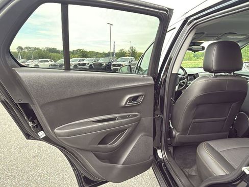 Used 2020 Chevrolet Trax LT w/ Driver Confidence Package AWD/4WD image 22